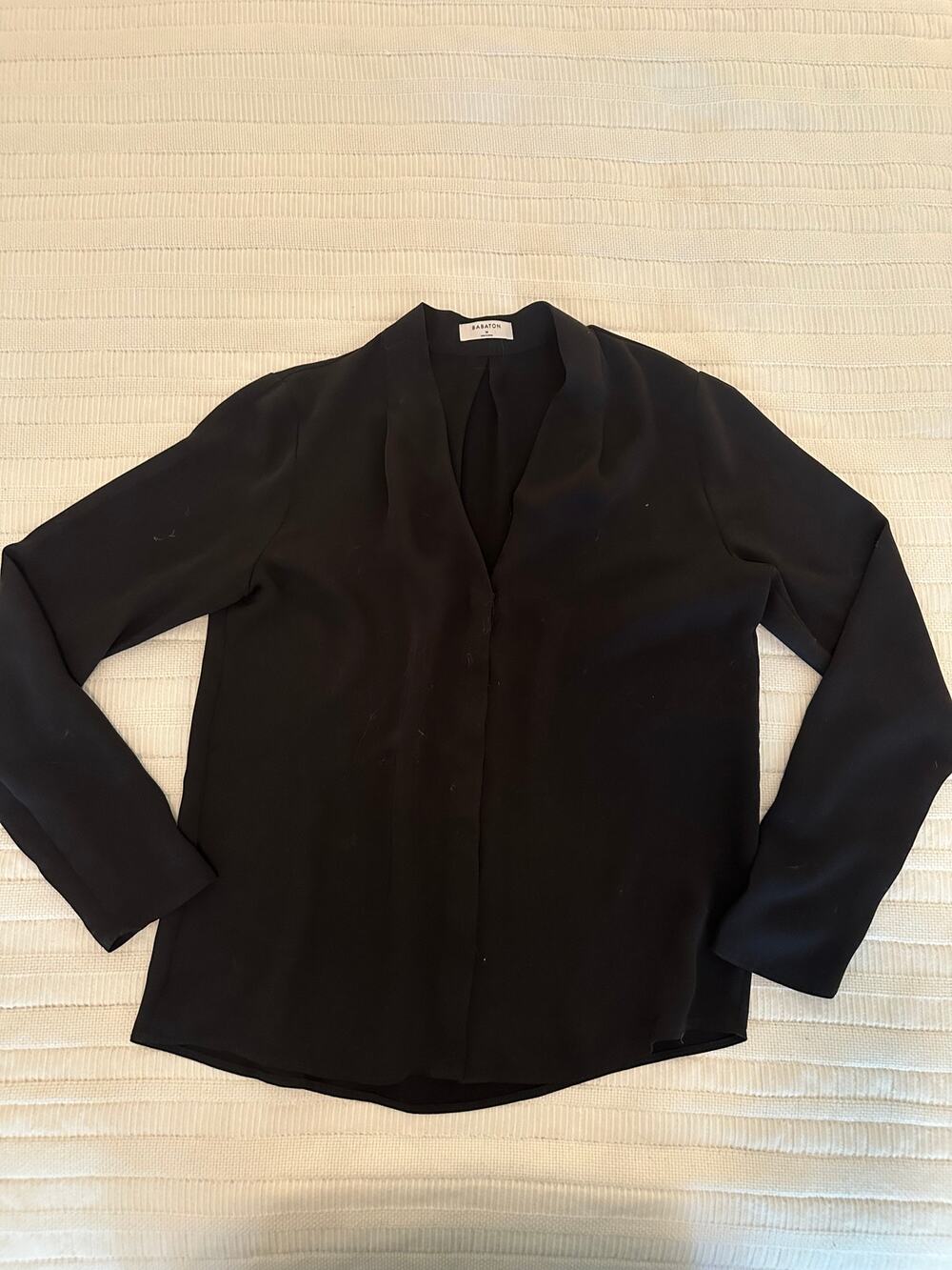 Babaton M V-Neck Blouse